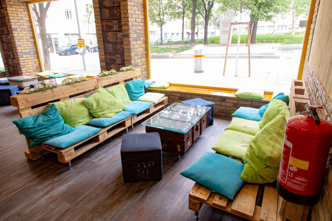 Do Step Inn Central - Self-Service-Hostel Vienna Exterior photo